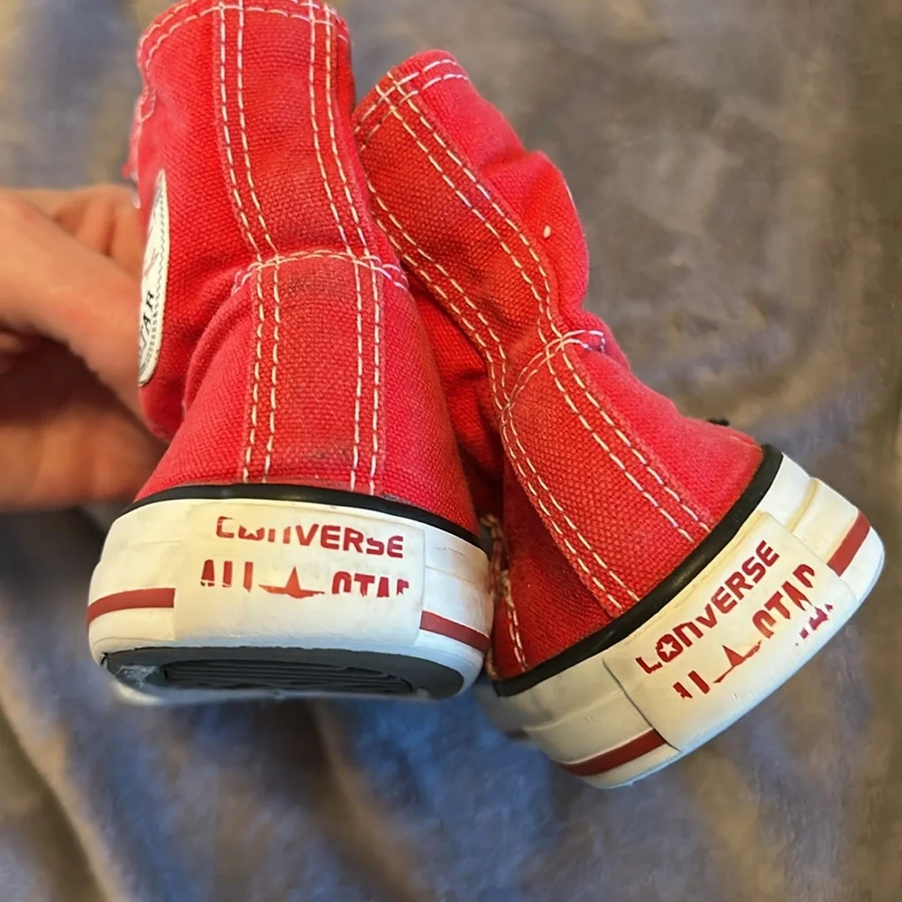 Converse very nice